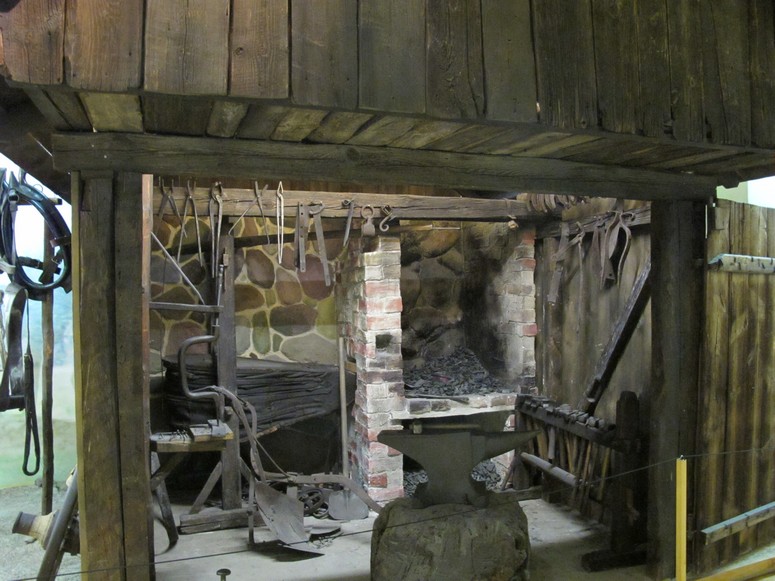 Muzeum Archeologiczne i Etnograficzne w Ĺodzi - Fotka 36
