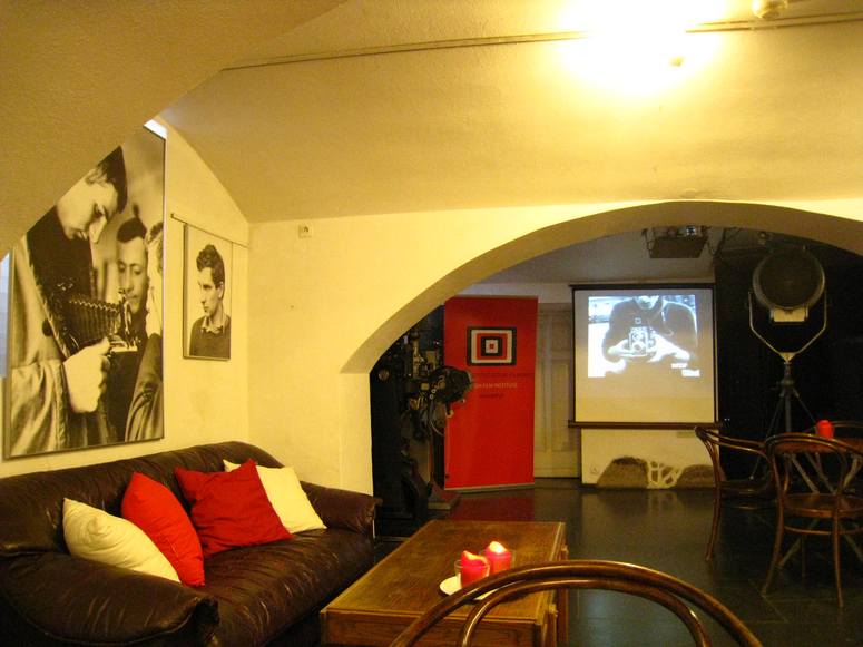Muzeum Kinematografii w Ĺodzi - Fotka 01