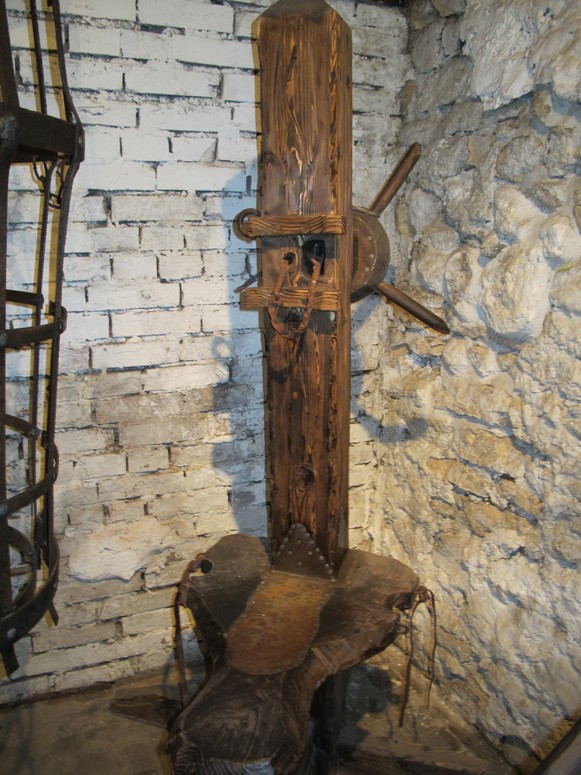 Ogrodzieniec Zamek - sala tortur - Fotka 05