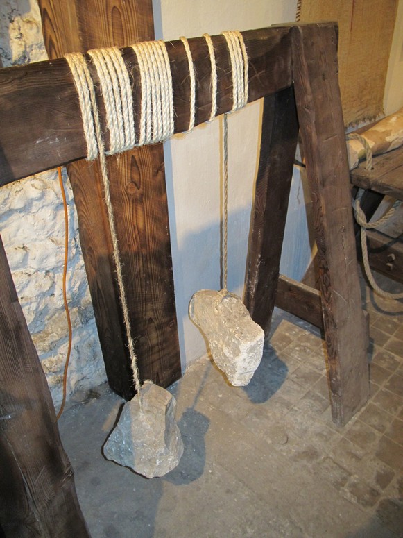 Ogrodzieniec Zamek - sala tortur - Fotka 12